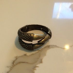 Claw bracelet